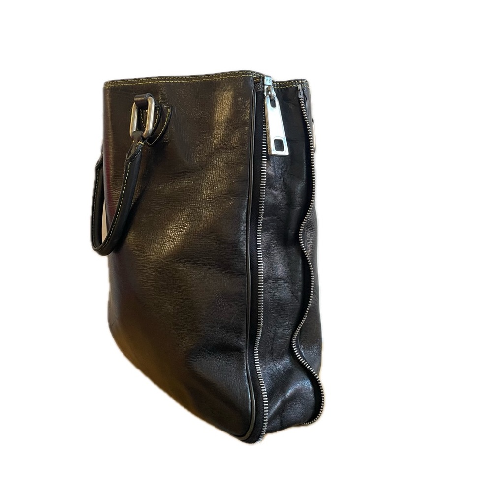 Black leather tote bag by Marc Jacobs